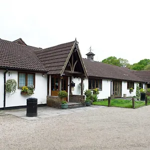 Hotel Little Foxes & Gatwick Airport Parking