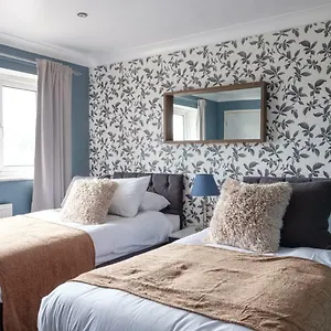 Dickens House- Modern & Elegant 3br Close To Gatwick Crawley (West Sussex)