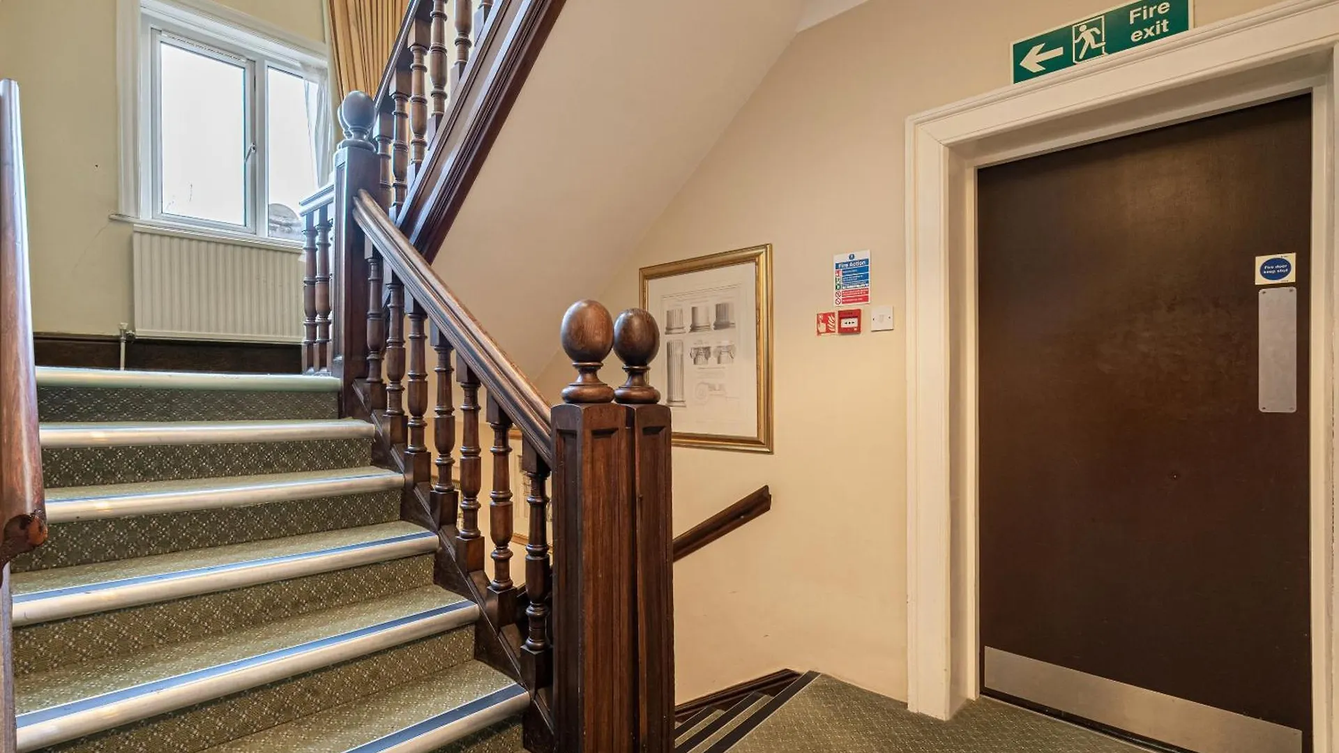 **** Hotel Barrington Lodge Crawley  Großbritannien